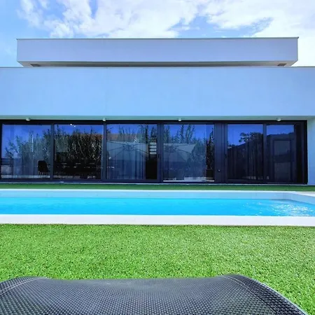 Luxury 5 Bedroom Seven Villa