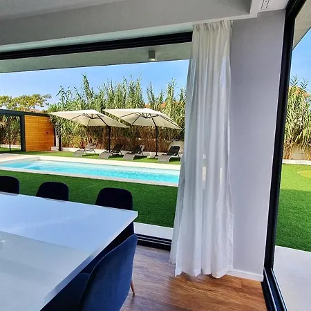 Villa Luxury 5 Bedroom Seven