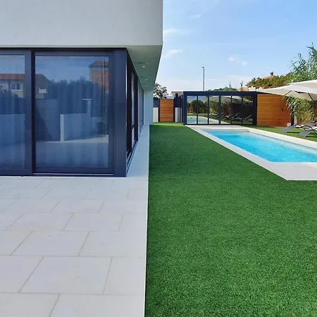Villa Luxury 5 Bedroom Seven *