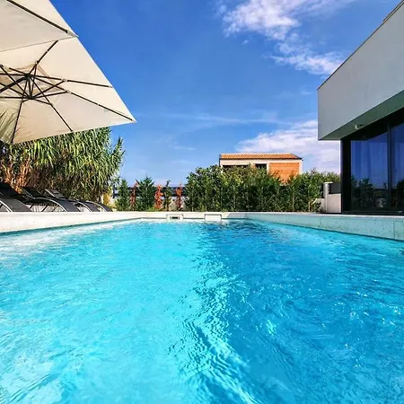 Villa Luxury 5 Bedroom Seven Vir