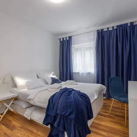 Luxury 5 Bedroom Seven *