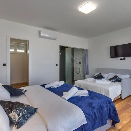 Villa Luxury 5 Bedroom Seven Vir