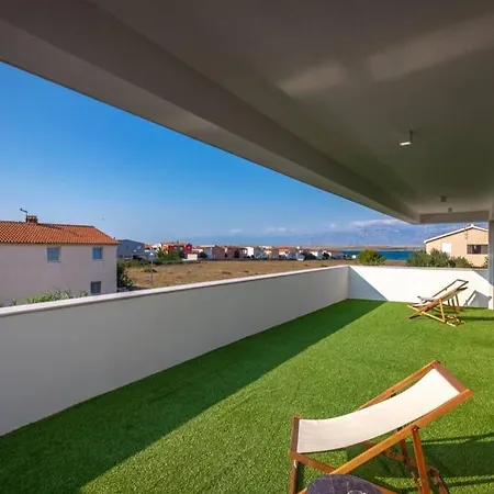 Luxury 5 Bedroom Seven *