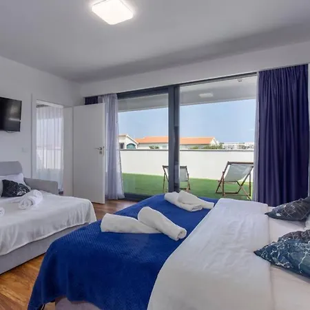 Luxury 5 Bedroom Seven Vir